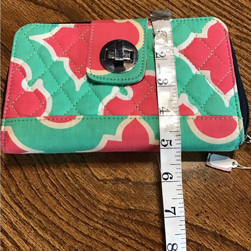 Women’s NWT Quilted Wallet lots of storage - Picture 3 of 11